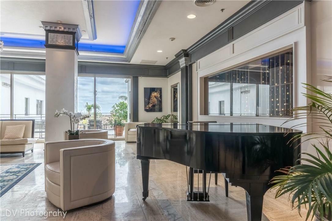Oceanview Resort: Fort Lauderdale Beachfront Corner Suite Exterior photo